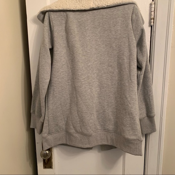 *SOLD* Sherpa lined grey coat style cardigan - Picture 5 of 8